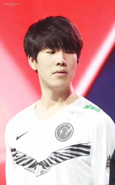 【战报】重庆狼队 3-0 XYG：重庆狼队零封XYG，向鱼金蝉首秀展现强劲实力