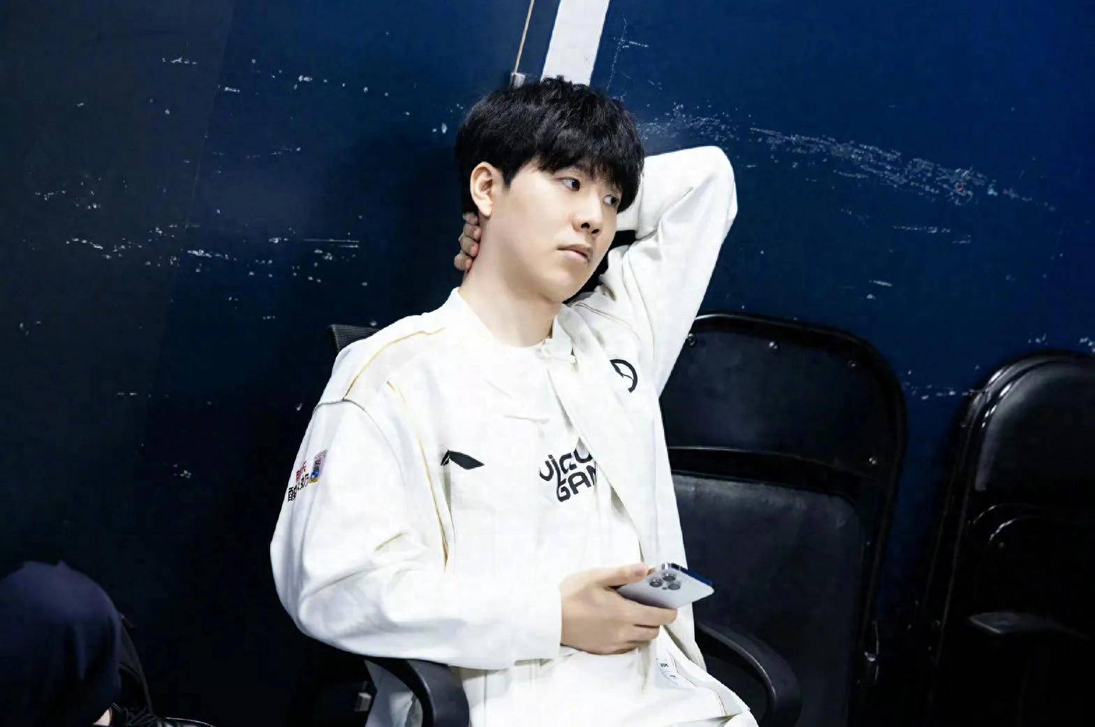 王淞化身纳尔一拍二 微笑枪枪爆头 微笑队3-1淘汰957队晋级决赛